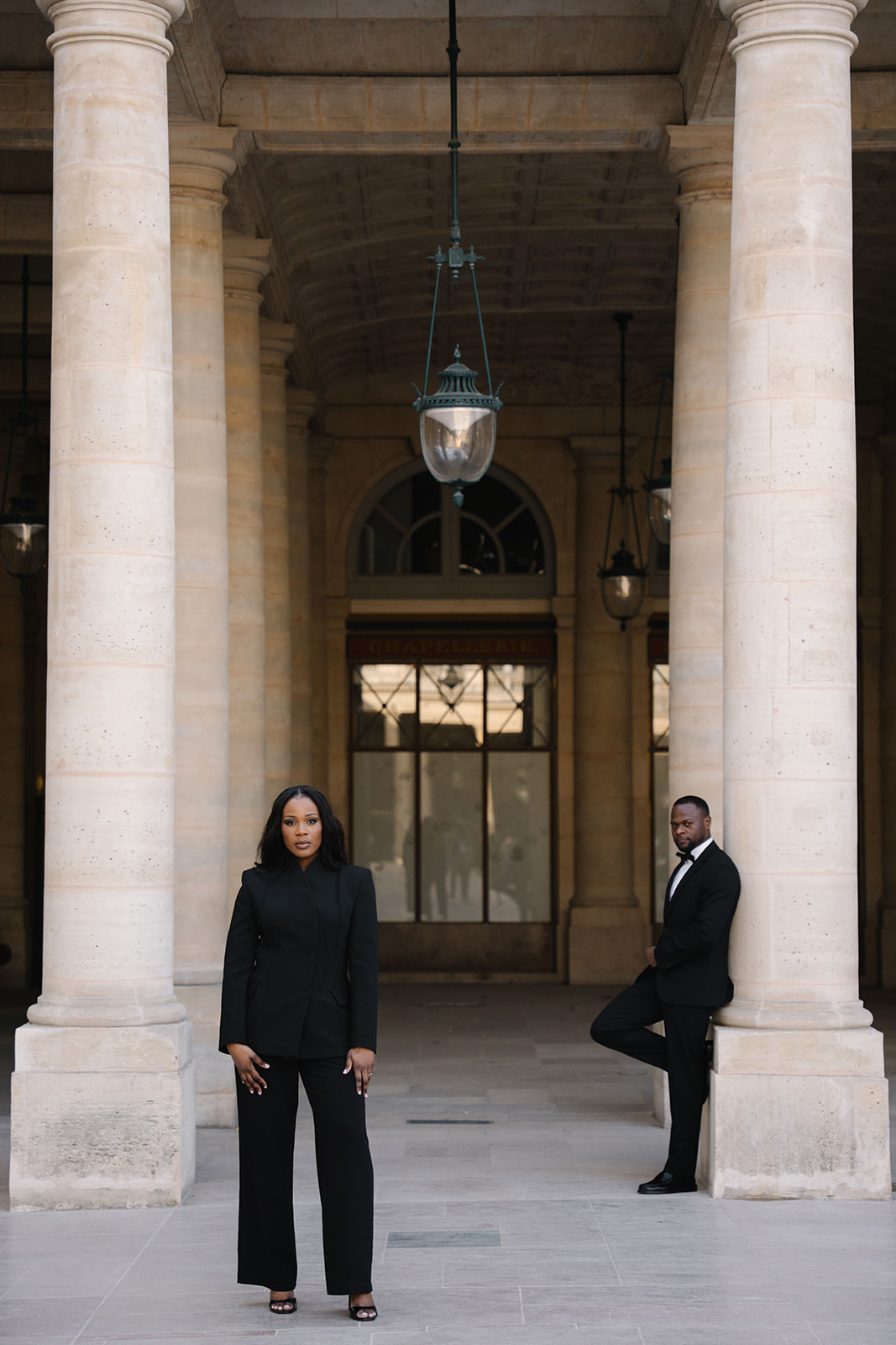 Amanda & Davidson — sous les arcades du Palais-Royal
