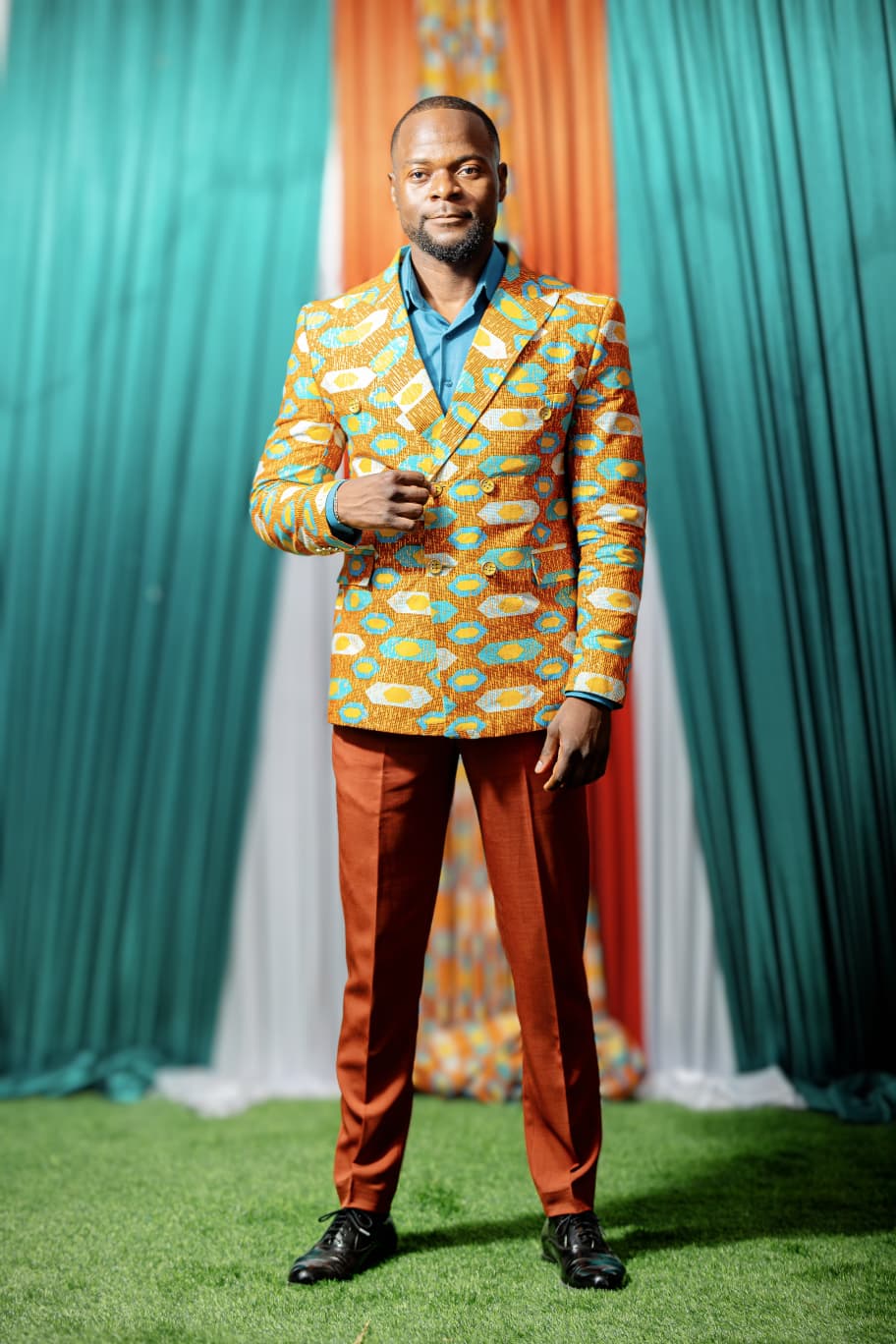 Davidson en veste wax, mariage coutumier